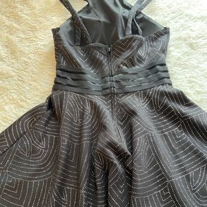 I’m selling this beautiful dress because I don’t use it anymore.